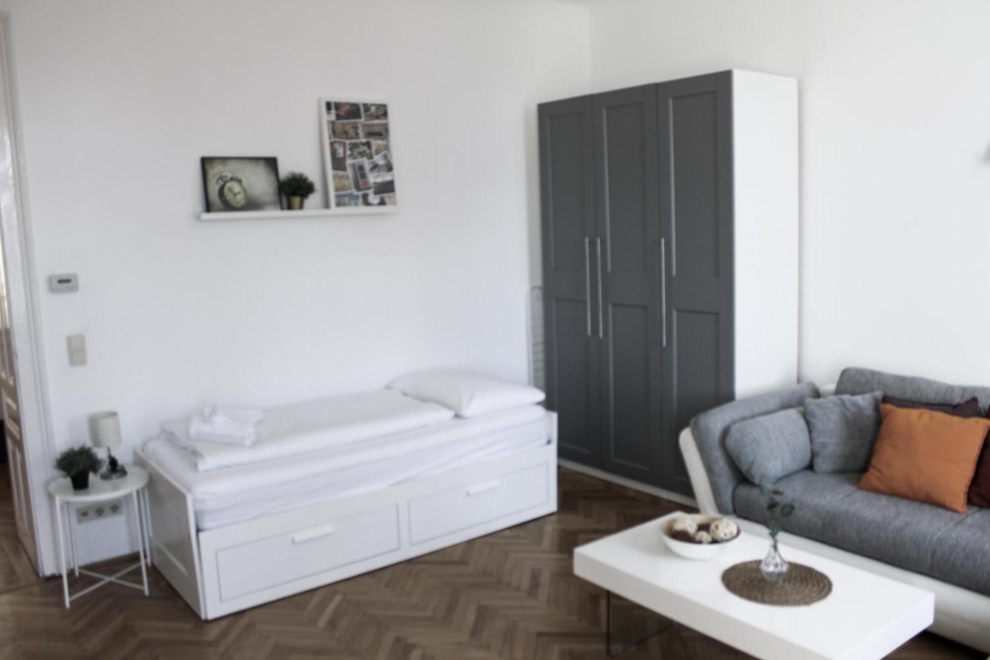 Spittelau Chillout Lounge Spacious Bright Contactless Selfcheckin Wenen
