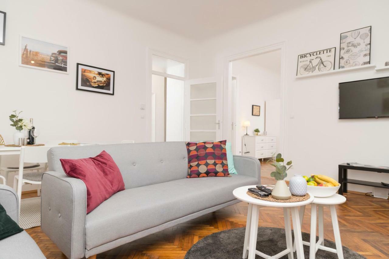 Spittelau Chillout Lounge Spacious Bright Contactless Selfcheckin Wenen